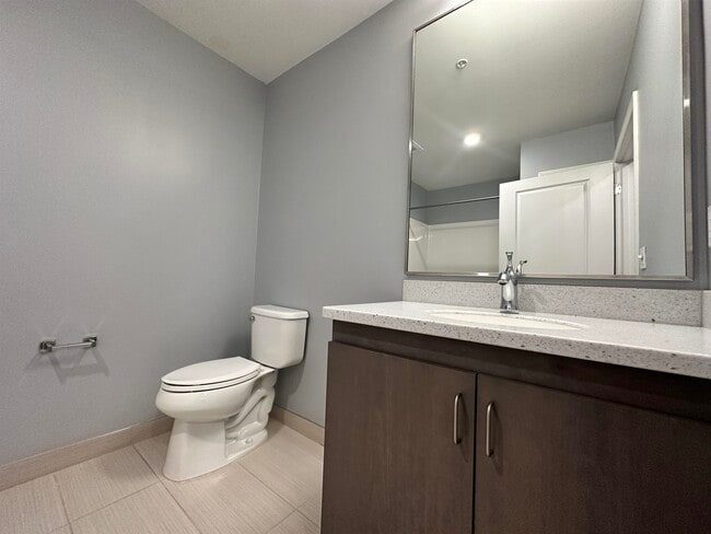 Building Photo - 52 E Ridge Dr