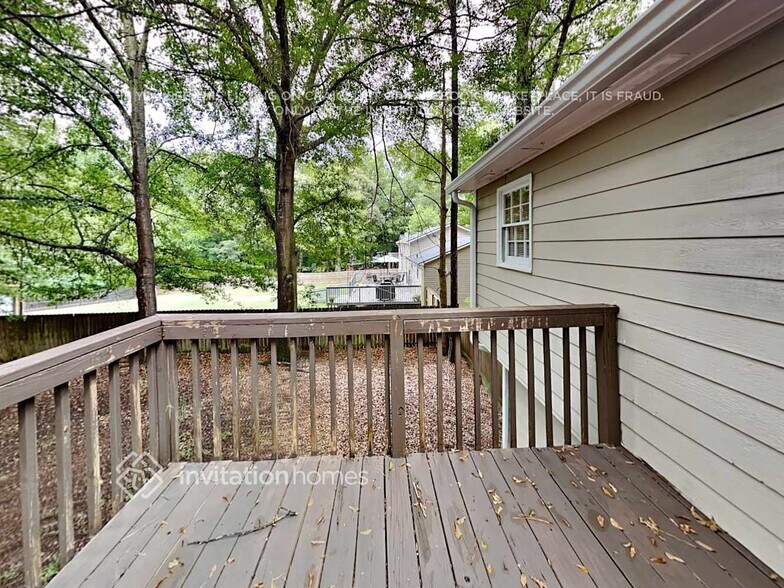 Building Photo - 113 Cedar Creek Dr