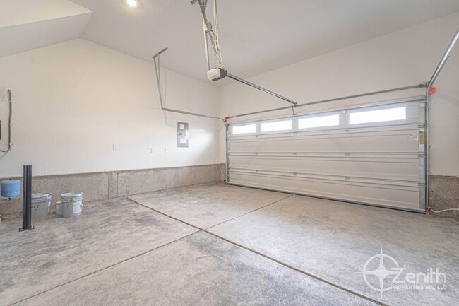 Building Photo - 4261 S Cloverhill Wy