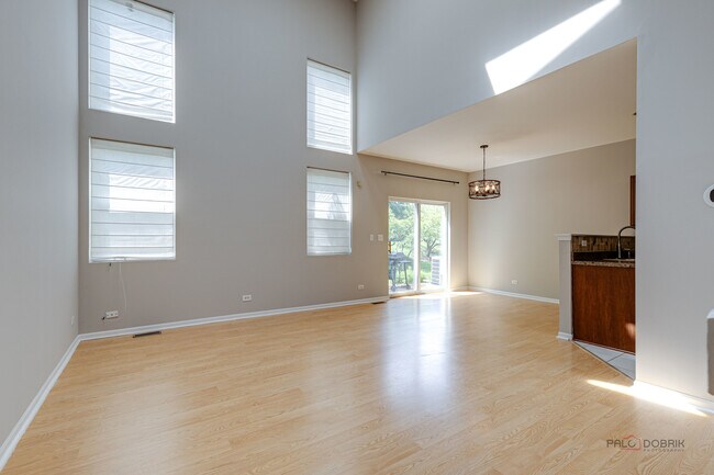 Building Photo - 708 Valley View Ct