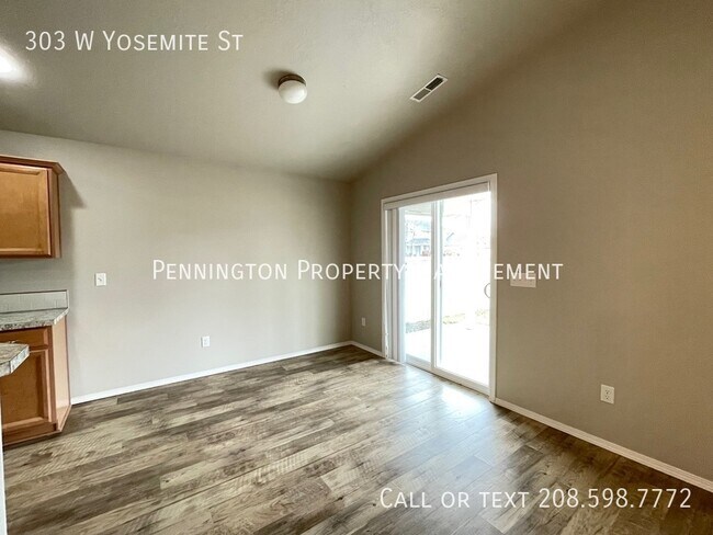 Building Photo - 303 W Yosemite St
