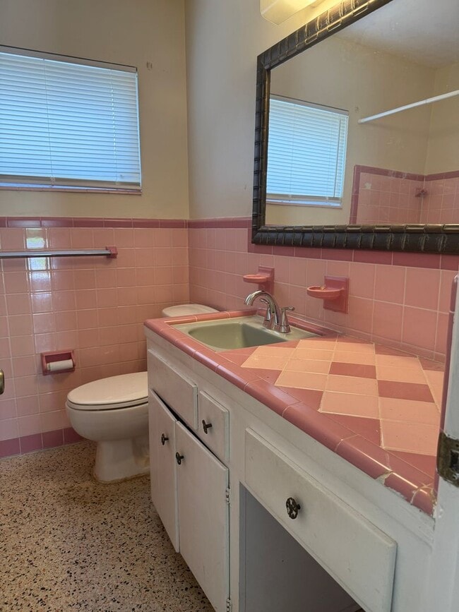Building Photo - Tyrone single family home 2/1