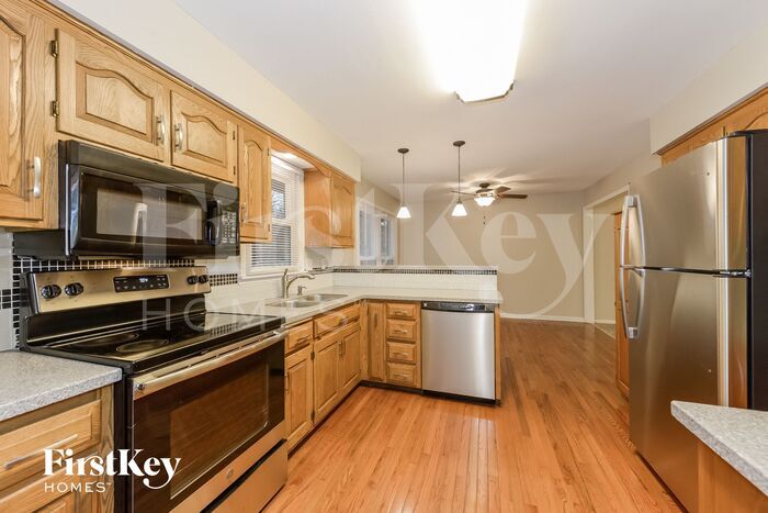 Building Photo - 207 W Heritage Dr