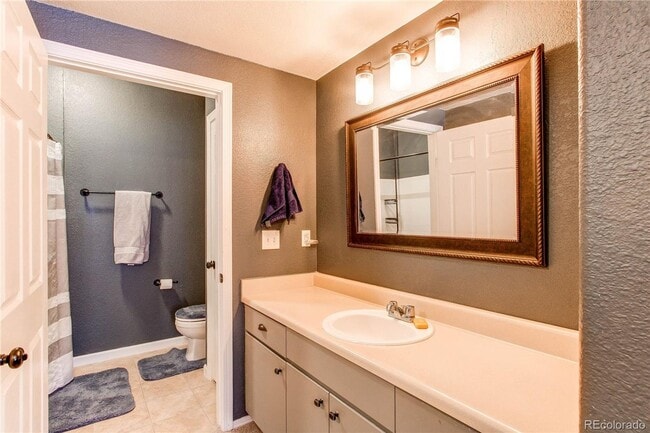 Building Photo - LOCATION LOCATION!! 2-bed 2-bath condo loc...
