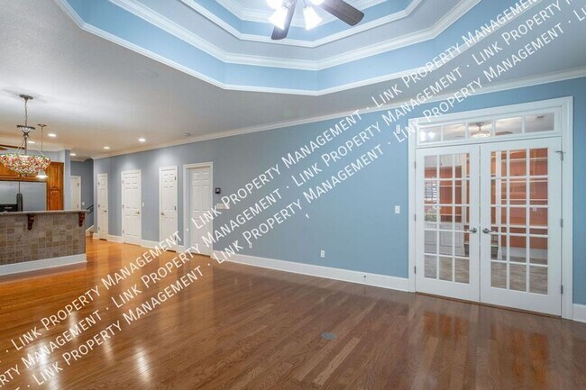 Building Photo - Beautiful large 1800 sf 3/2 for $2000 Townhome in Hixson with a garage and attic storage!