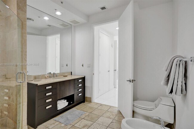 Building Photo - 18201 Collins Ave