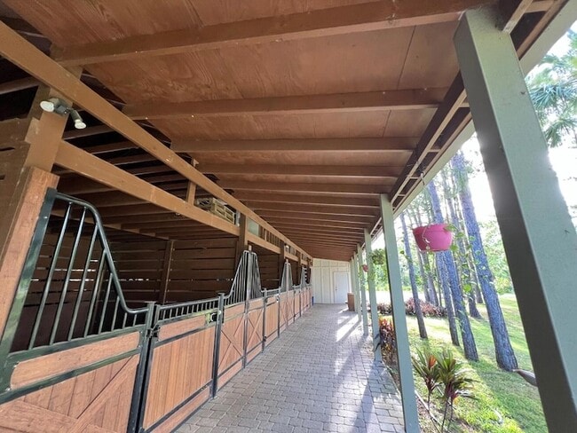 Building Photo - 1711 Stallion Dr