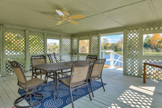 Building Photo - 110 Riverbend Dr