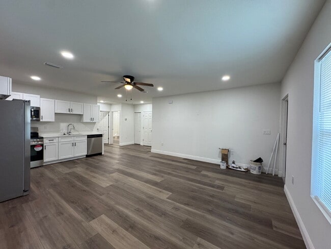 Building Photo - 148 Claire Ave