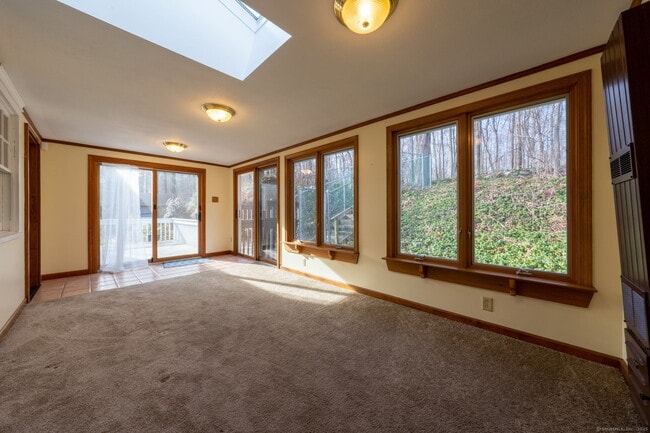 Building Photo - 10 Woodland Ter 1