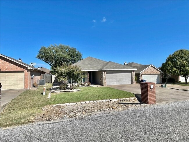 Building Photo - 822 Rambling Ct