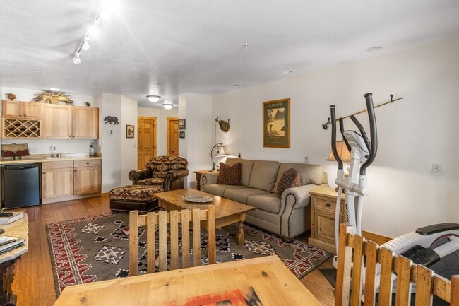 Building Photo - 4 Bed, 4 Bath Condo in The Big Sky Meadow with Garage!