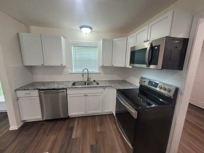 Building Photo - 1003 Pecan St