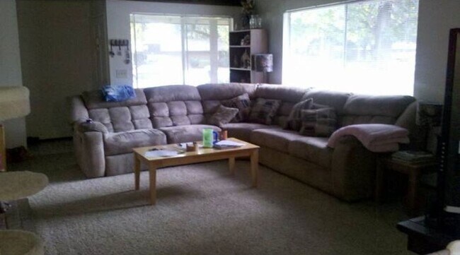 Building Photo - 843-845 Netters Circle