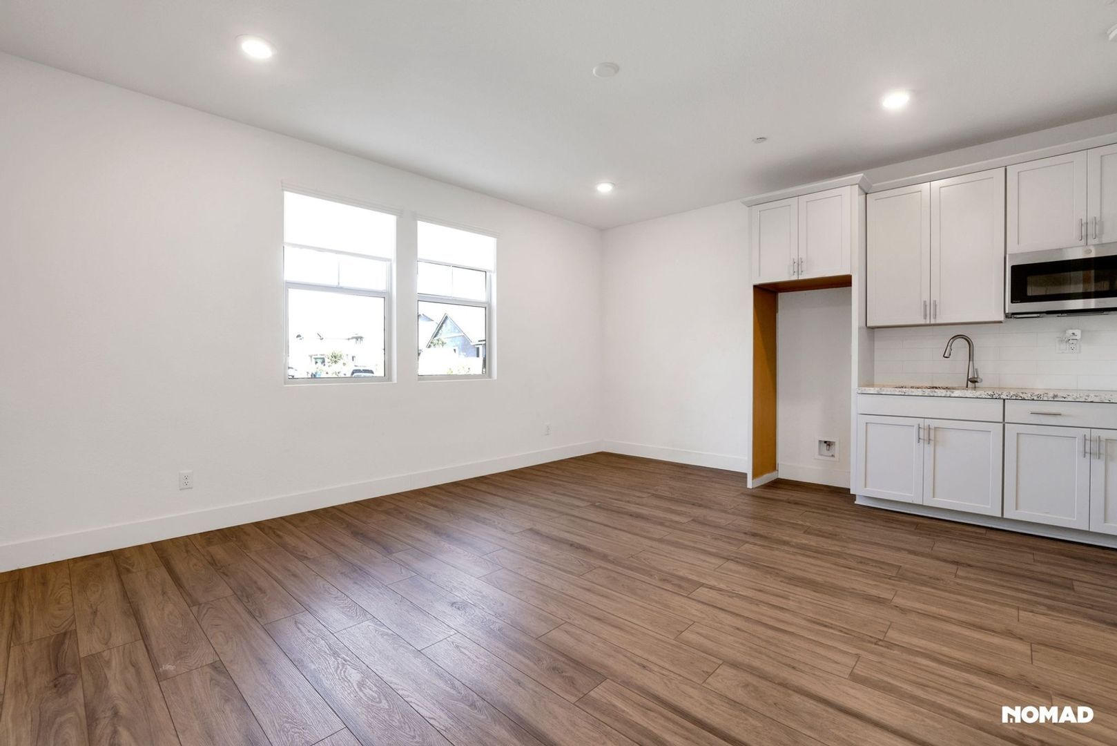 Building Photo - 12925 Knightsbrook Ave