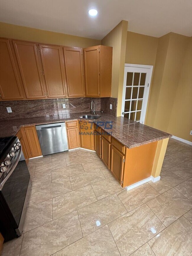 Building Photo - 9 Clearbrook Ln