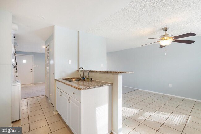 Building Photo - 7633 Allendale Dr