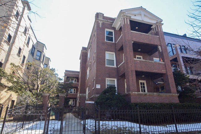 Building Photo - 1435 W Carmen Ave