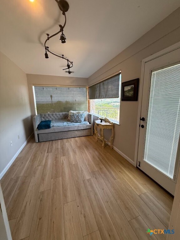 Building Photo - 901 Madrona Dr