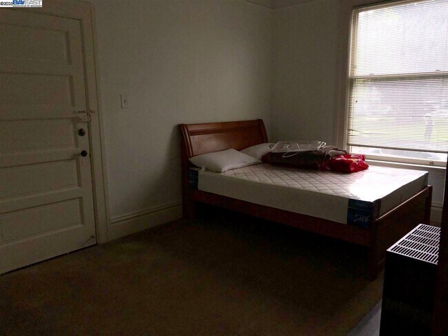 Building Photo - 1173 Park Ave E