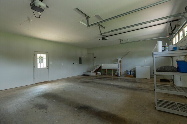 Building Photo - 4 Bed, 3, Bath Single Family Home in Ranson, WV