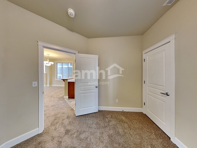 Building Photo - 125 Wild Rose St