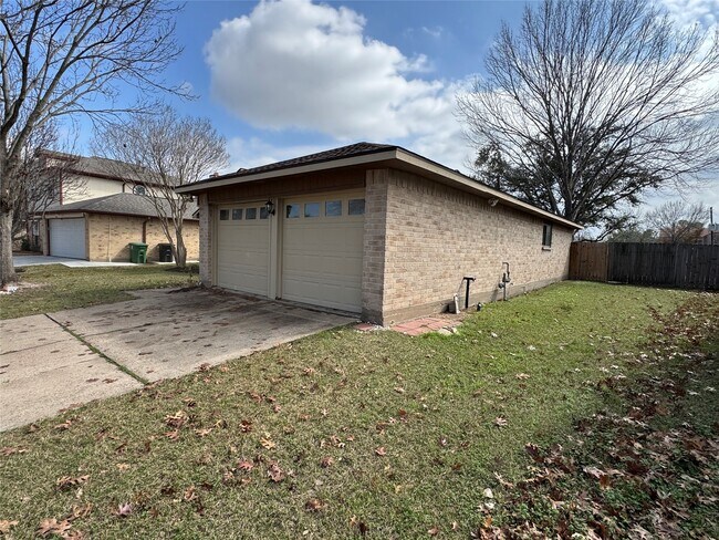 Building Photo - 13123 Chipman Glen Dr