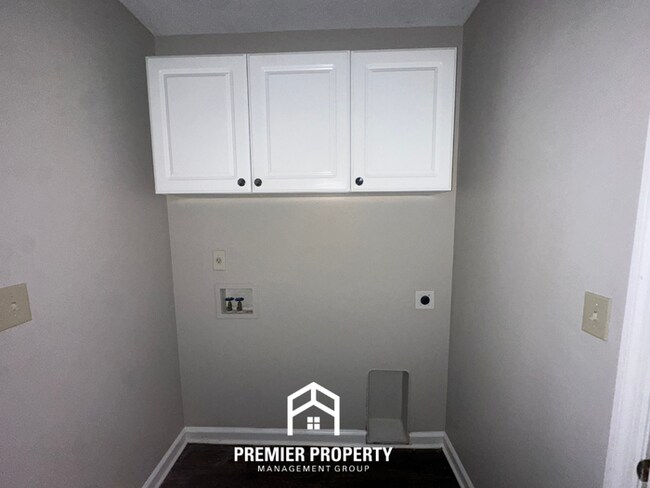 Building Photo - Stunning 3BR/2BA Arlington Home with Vaulted Ceilings, Luxury Bath & 2-Car Garage!