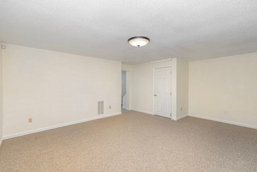 Building Photo - 1140 Villa Green Ct