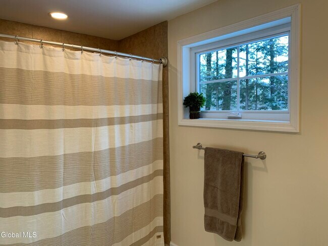 Building Photo - 8 Amanda Ct