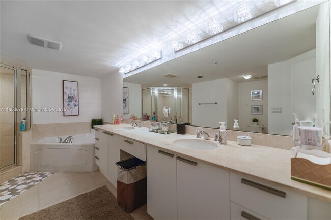 Building Photo - 16699 Collins Ave