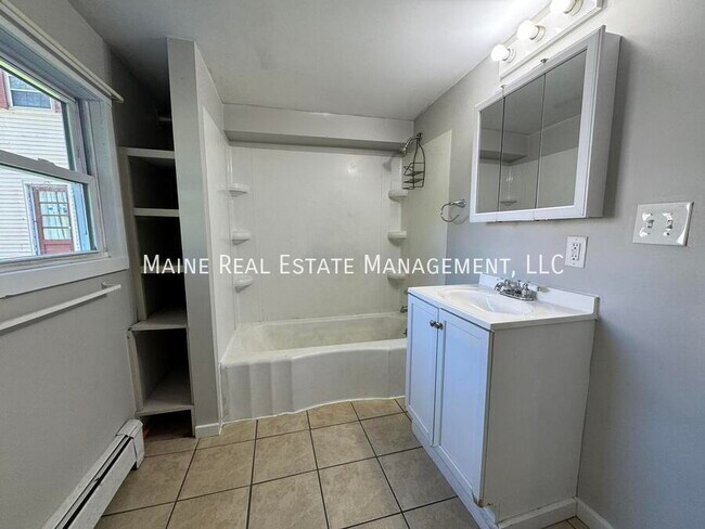 Building Photo - 206 Maine Ave