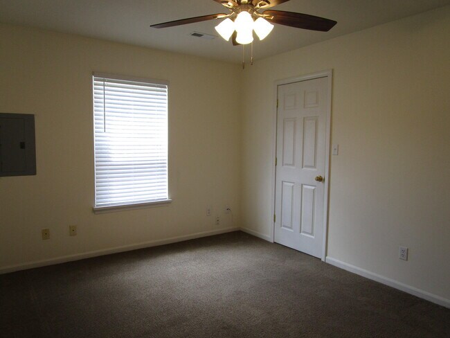 Building Photo - 5013 Roscoe Rdg