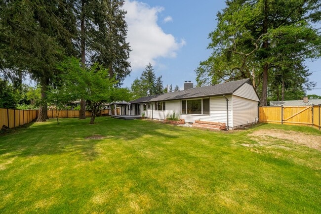 Building Photo - Beautifully updated 3 bed 3 bath Steilacoo...
