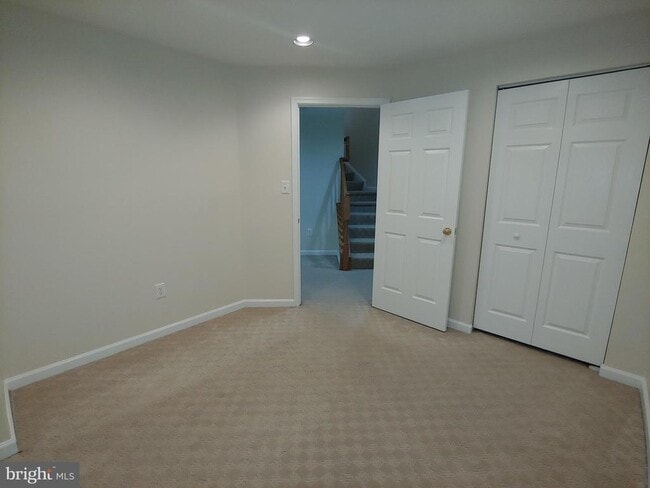 Building Photo - 912 Glaze Ct