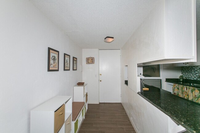 Building Photo - ONO Vista - Furnished / Eastside 1/1/1 pkg...