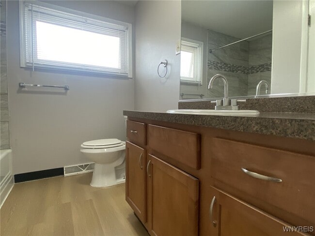 Building Photo - 5846 Sheridan Dr