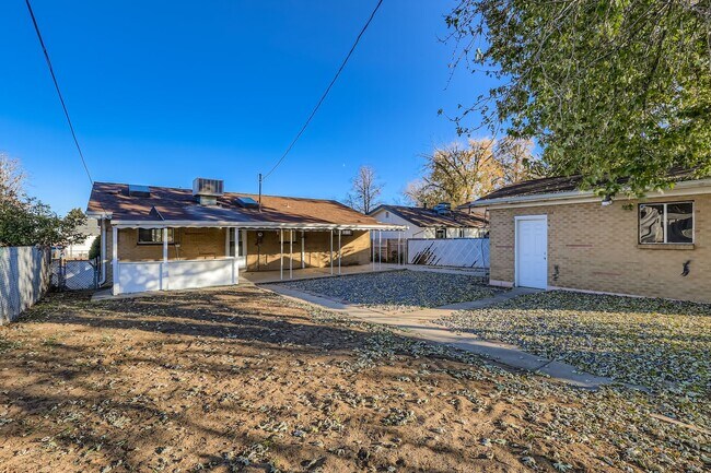 Building Photo - 4945 Wyandot St