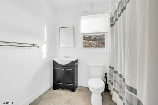 Building Photo - 38 Morris St