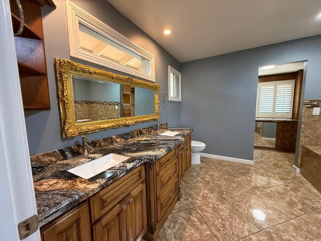 Building Photo - 4028 W Augusta Ave