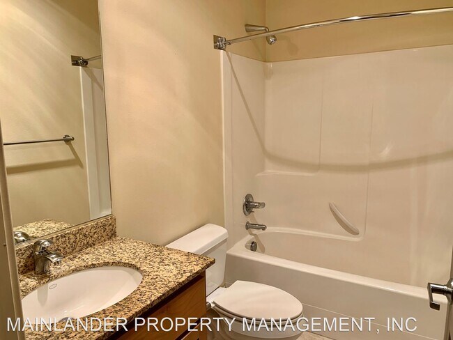 Building Photo - 2 br, 2 bath House - 10606 SE MAIN STREET ...