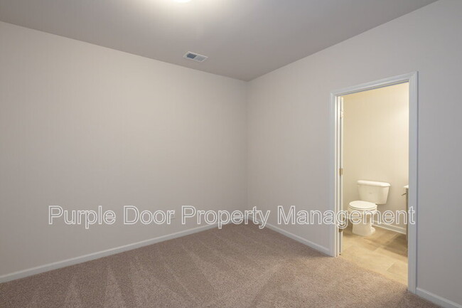 Building Photo - 1672 Eagle Dr