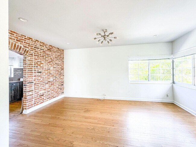 Building Photo - 210 S Ocean Breeze