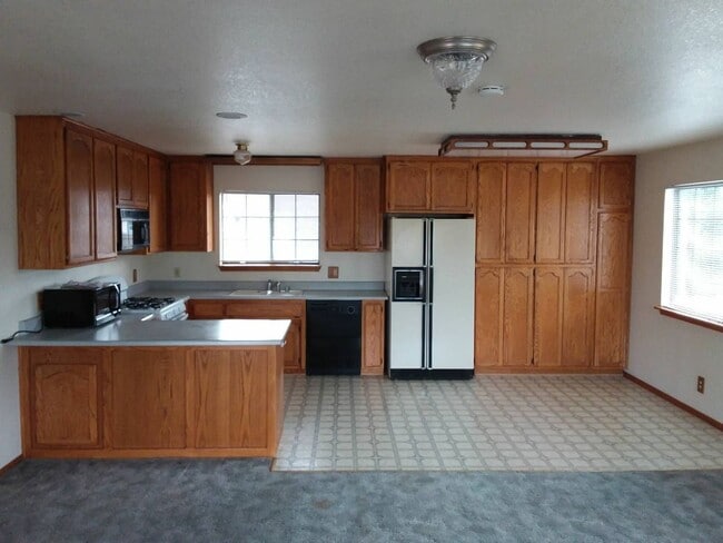 Building Photo - 121-123 Poole St