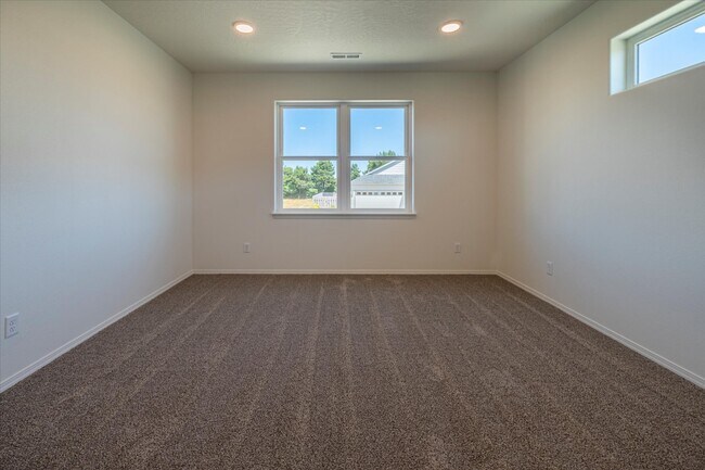 Building Photo - 761 Spyglass