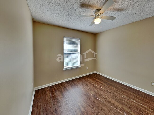 Building Photo - 3389 Westfield Dr