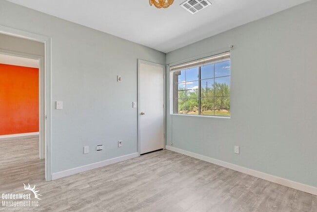 Building Photo - Luxurious 4Bdm 2.5Ba Home with Expansive Backyard in Mesa