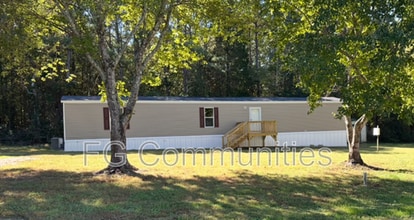 Building Photo - 183 Golden Oaks Ln