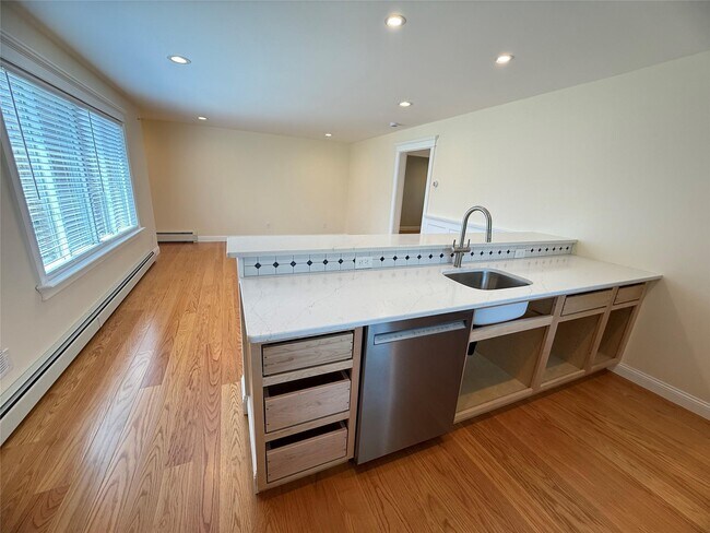 Building Photo - 250 Beechwood Ave