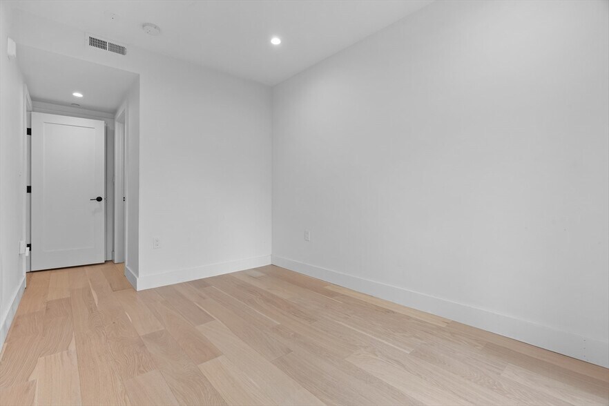 Building Photo - 143 Trenton St